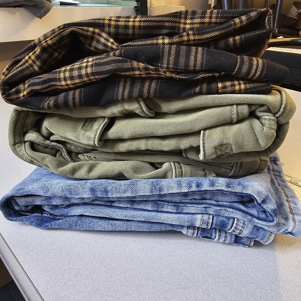 Bundle of Young Men's Pants Jeans sz Large - Picture 1 of 6